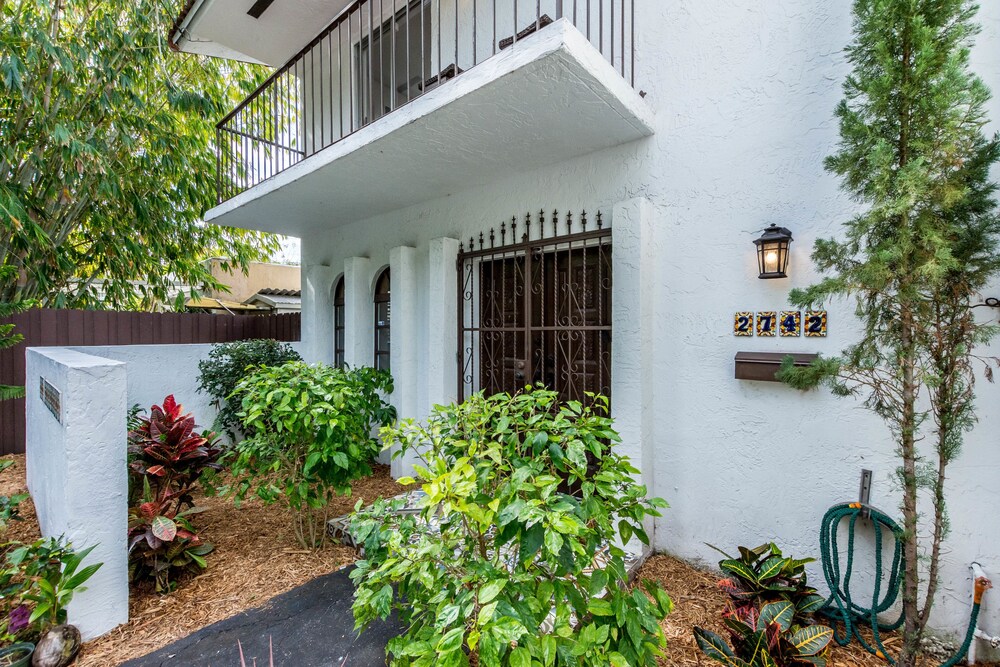 NEW Spanish-style house with backyard, walking distance to Metrorail station