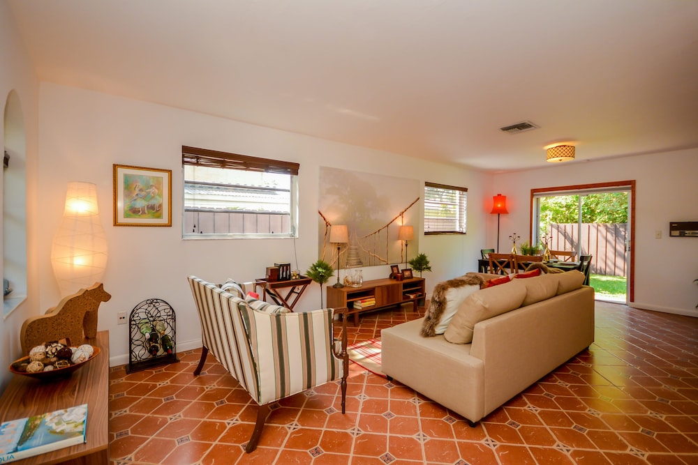 NEW Spanish-style house with backyard, walking distance to Metrorail station