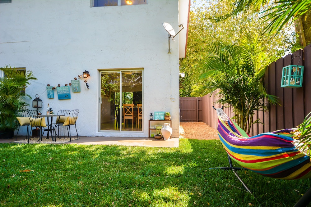 NEW Spanish-style house with backyard, walking distance to Metrorail station