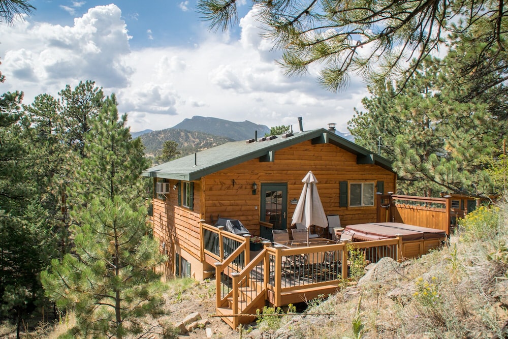 Pine Cone Cabin Mtn Views Walk To Town Private Location
