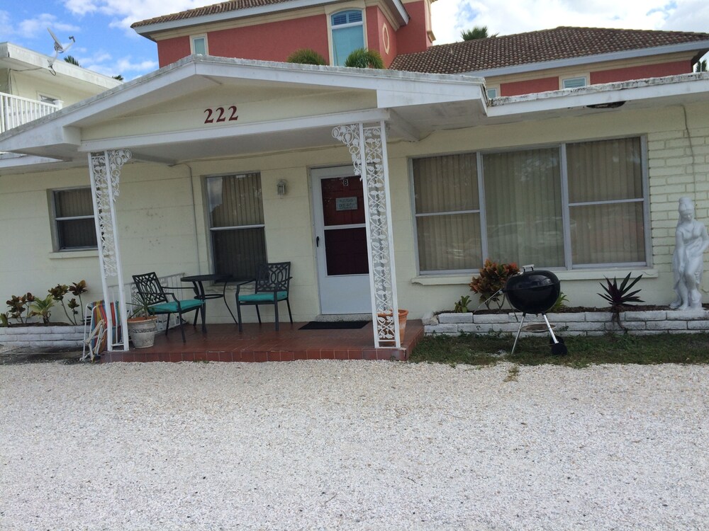 Lido Beach Corner of Beach and St. Armand Circle B Lido Key Vrbo