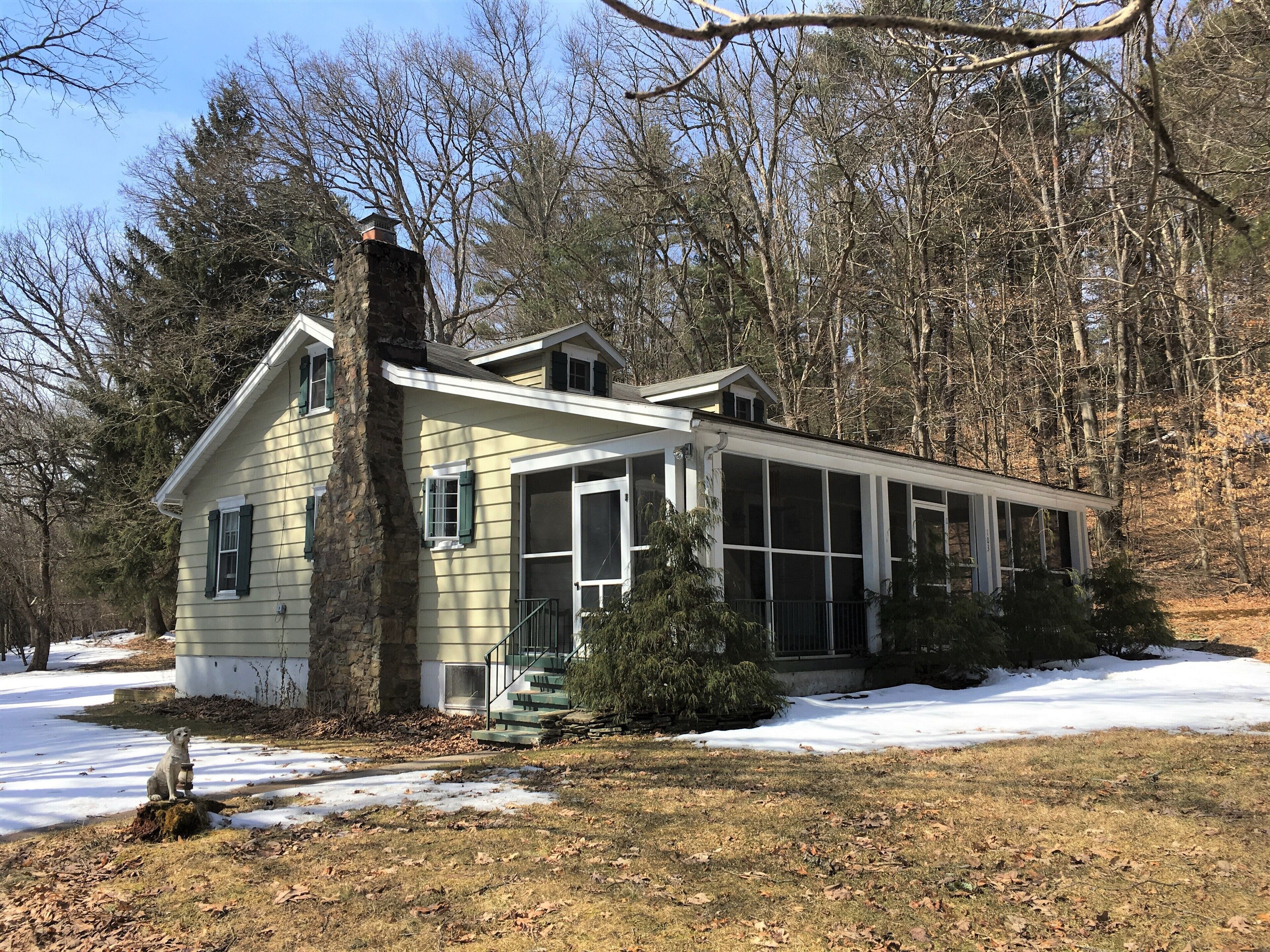 The "echo Ridge Cottage"- Your Private Pocono Escape - Book now for Summer! in Blakeslee, United States