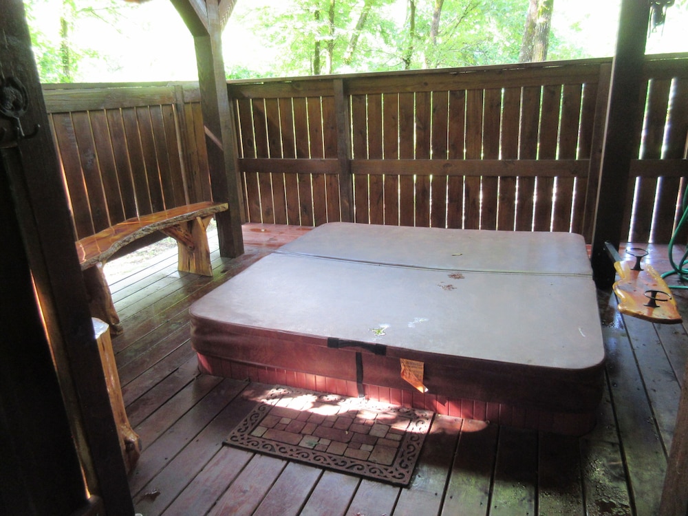 Secluded Cabin Rental in Beavers Bend, Oklahoma near Broken Bow Lake