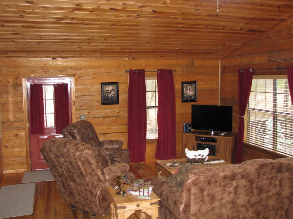Secluded Cabin Rental in Beavers Bend, Oklahoma near Broken Bow Lake
