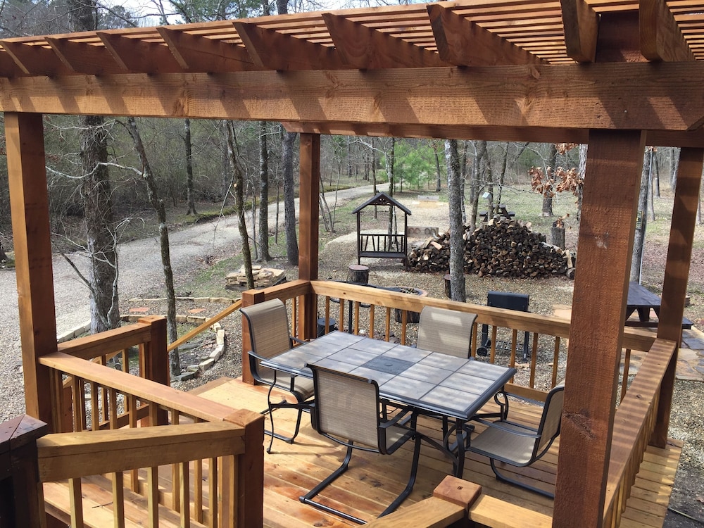 Secluded Cabin Rental in Beavers Bend, Oklahoma near Broken Bow Lake