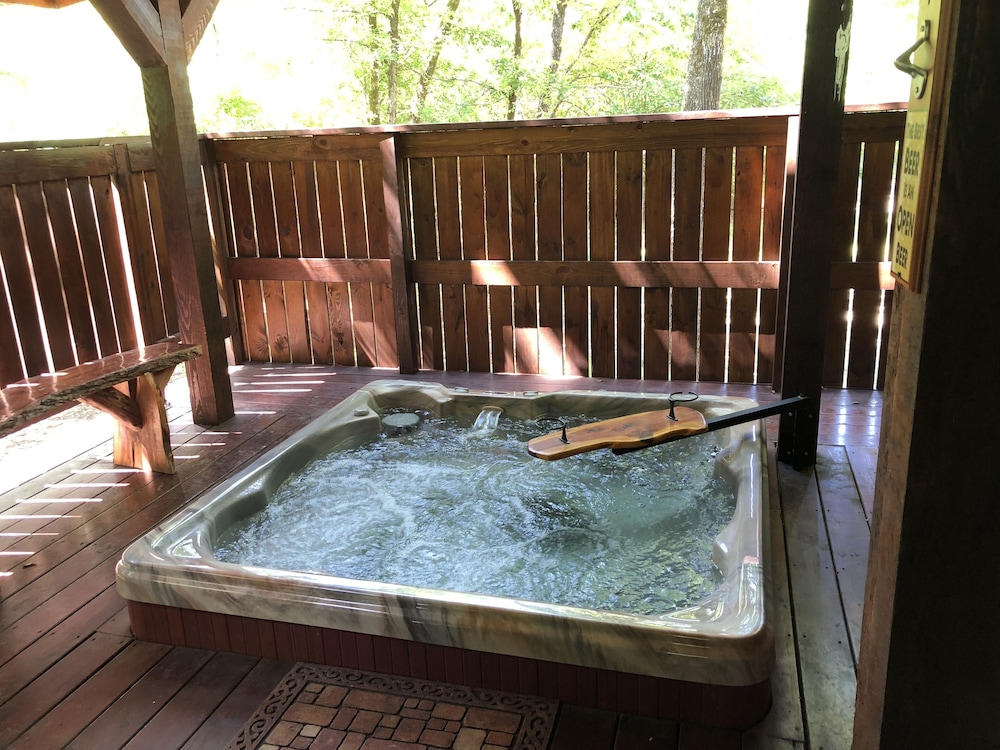 Secluded Cabin Rental in Beavers Bend, Oklahoma near Broken Bow Lake