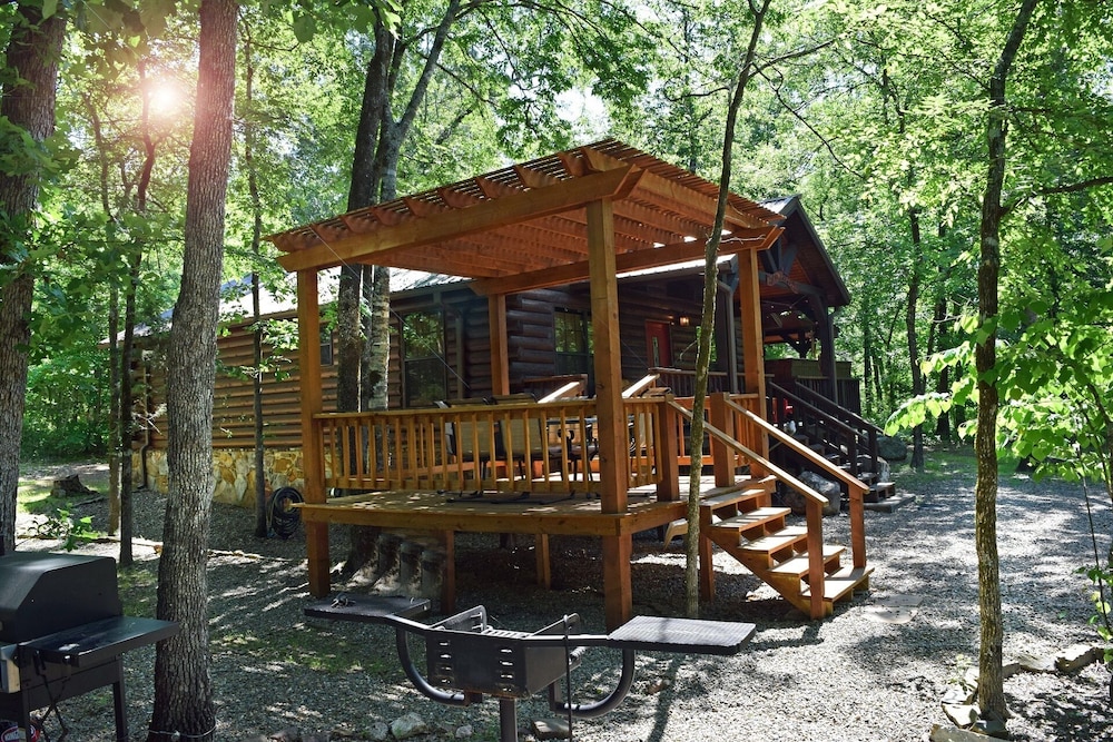 Secluded Cabin Rental in Beavers Bend, Oklahoma near Broken Bow Lake