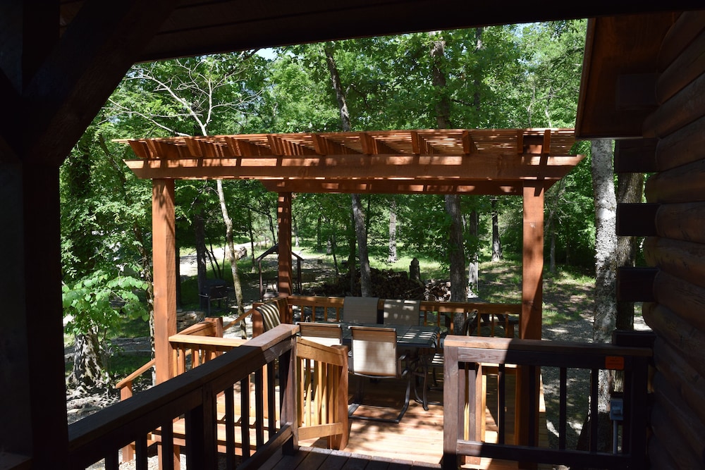 Secluded Cabin Rental in Beavers Bend, Oklahoma near Broken Bow Lake