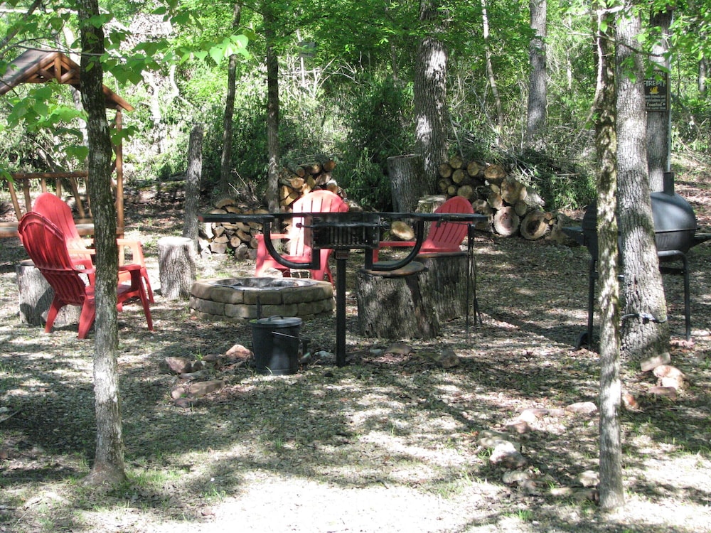 Secluded Cabin Rental in Beavers Bend, Oklahoma near Broken Bow Lake