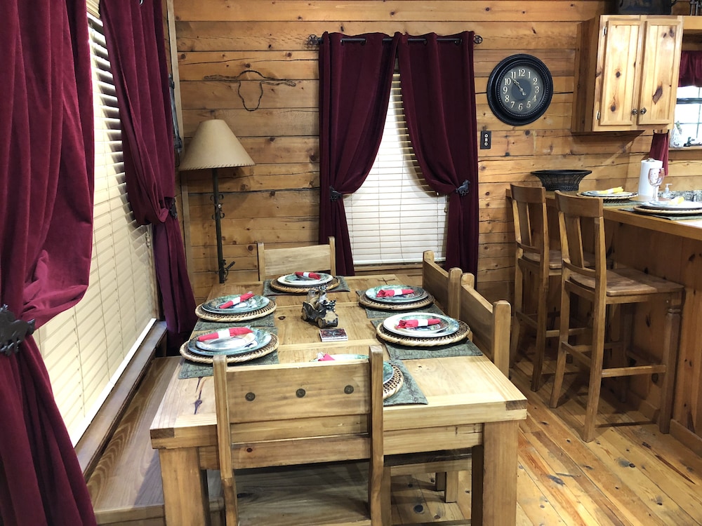 Secluded Cabin Rental in Beavers Bend, Oklahoma near Broken Bow Lake