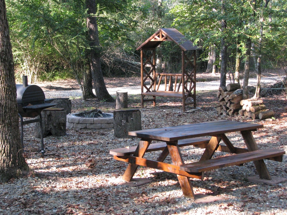 Secluded Cabin Rental in Beavers Bend, Oklahoma near Broken Bow Lake