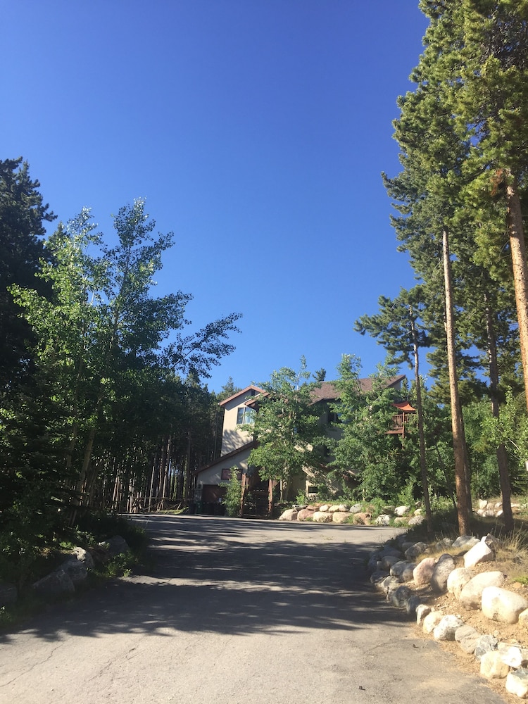 Beautiful Ski In/Out 9 Bedroom Home on Easy Green Trail. In Town of Breckenridge