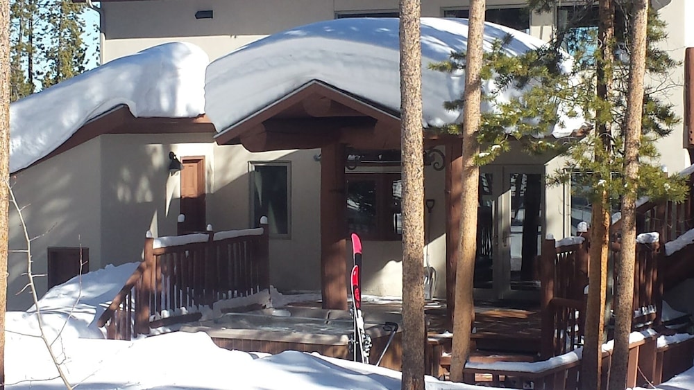 Beautiful Ski In/Out 9 Bedroom Home on Easy Green Trail. In Town of Breckenridge