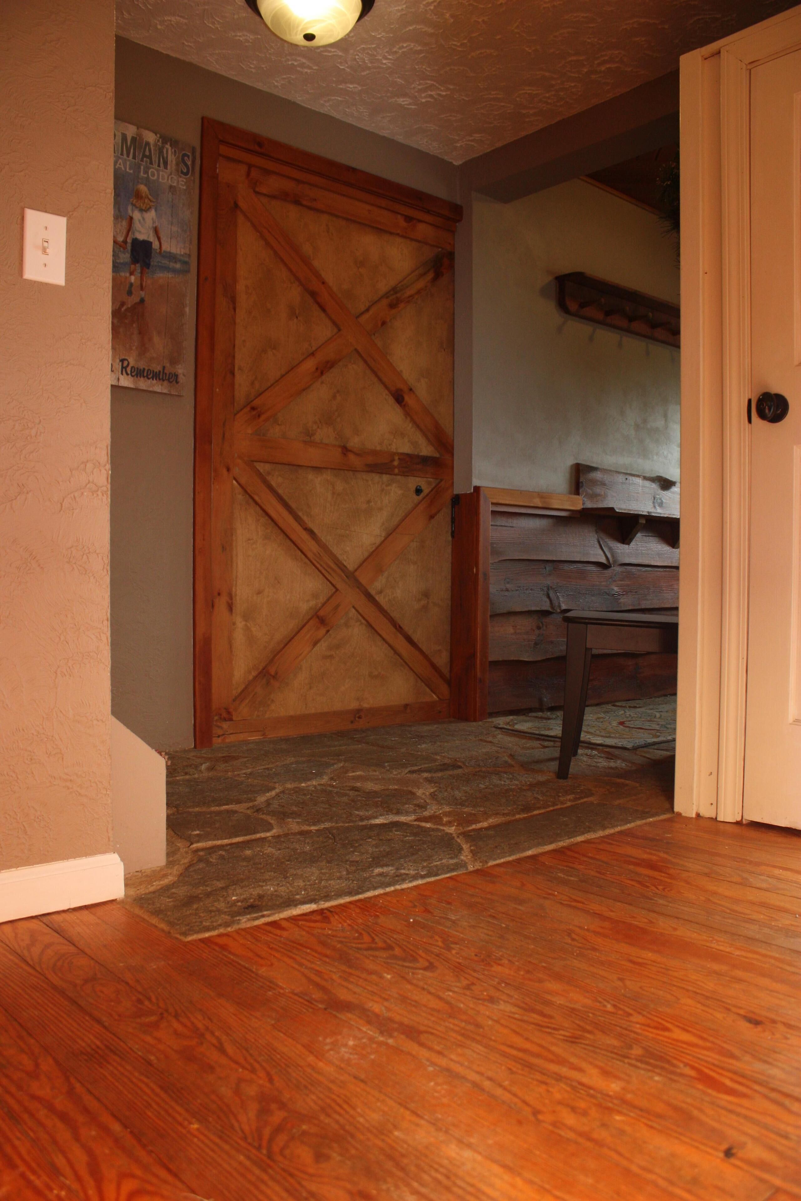 Cabin In Thompsonville Sleeps 20 Expedia Vacation Rentals