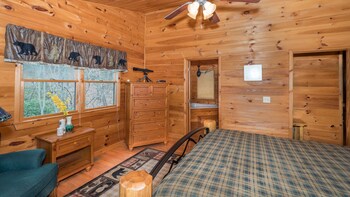 Red Apple Mountaintop Cabin Hot Tub Wifi Friendly
