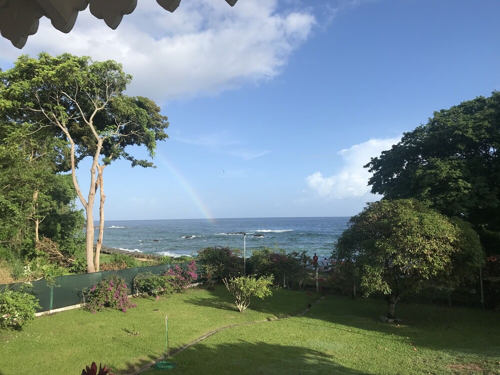 Sandy Bay Cottage Beachfront Beauty With Breathtaking View Of