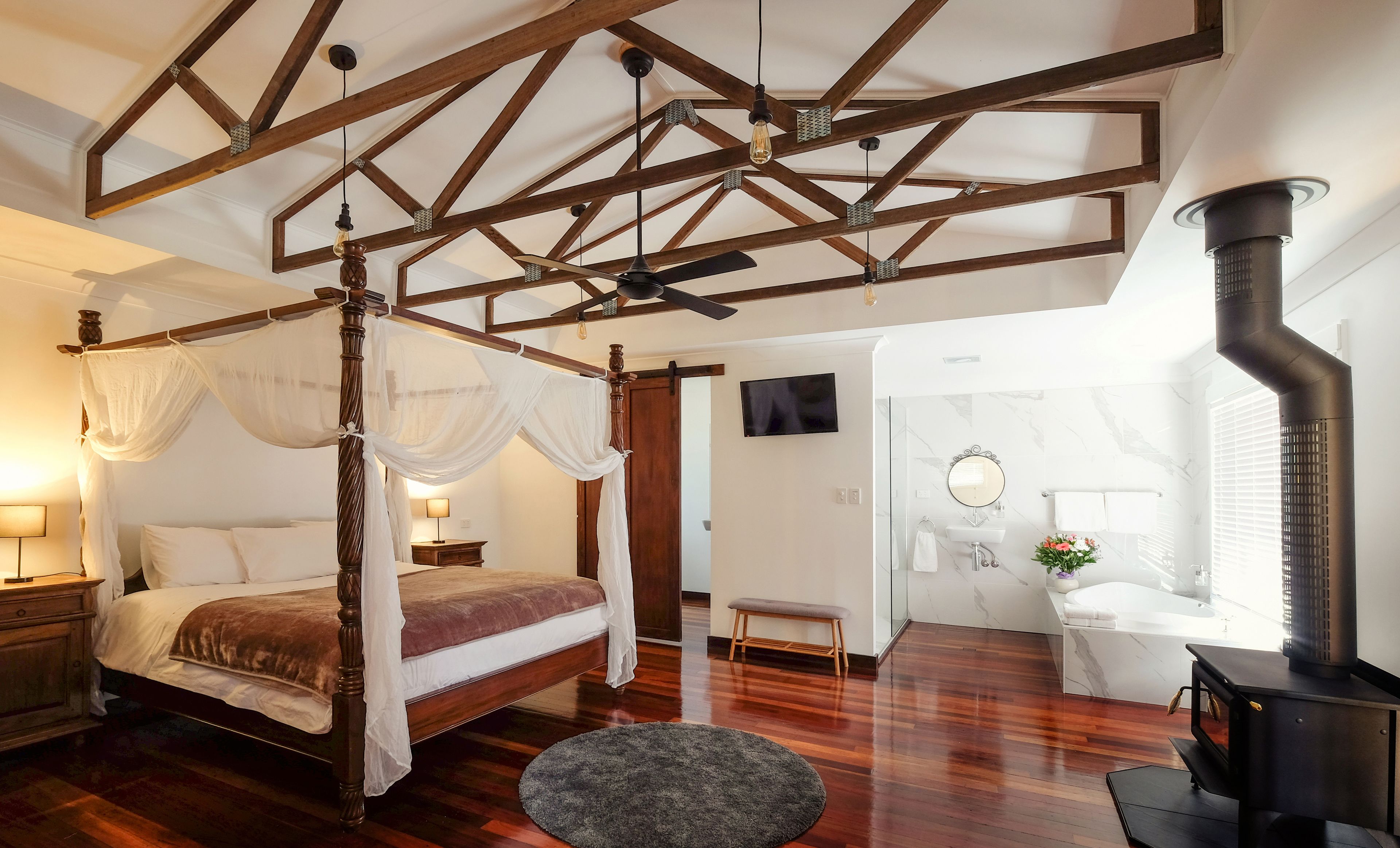 The Lodge Mapleton Falls