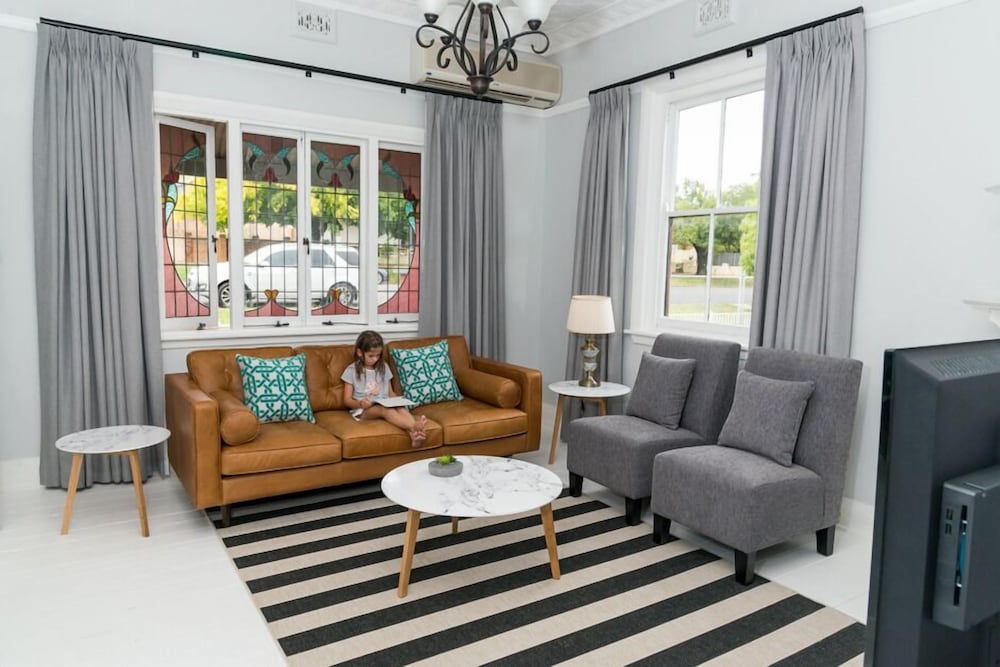 Clarinda Street Apartments by Kirsten Serviced Accommodation