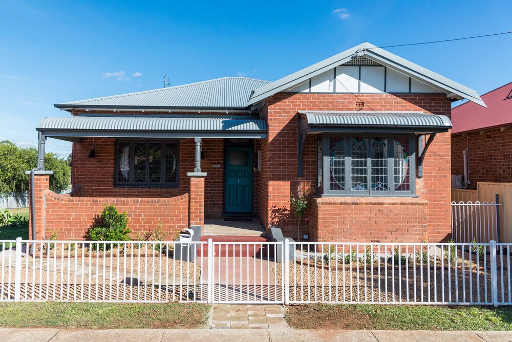 Clarinda Street Apartments by Kirsten Serviced Accommodation