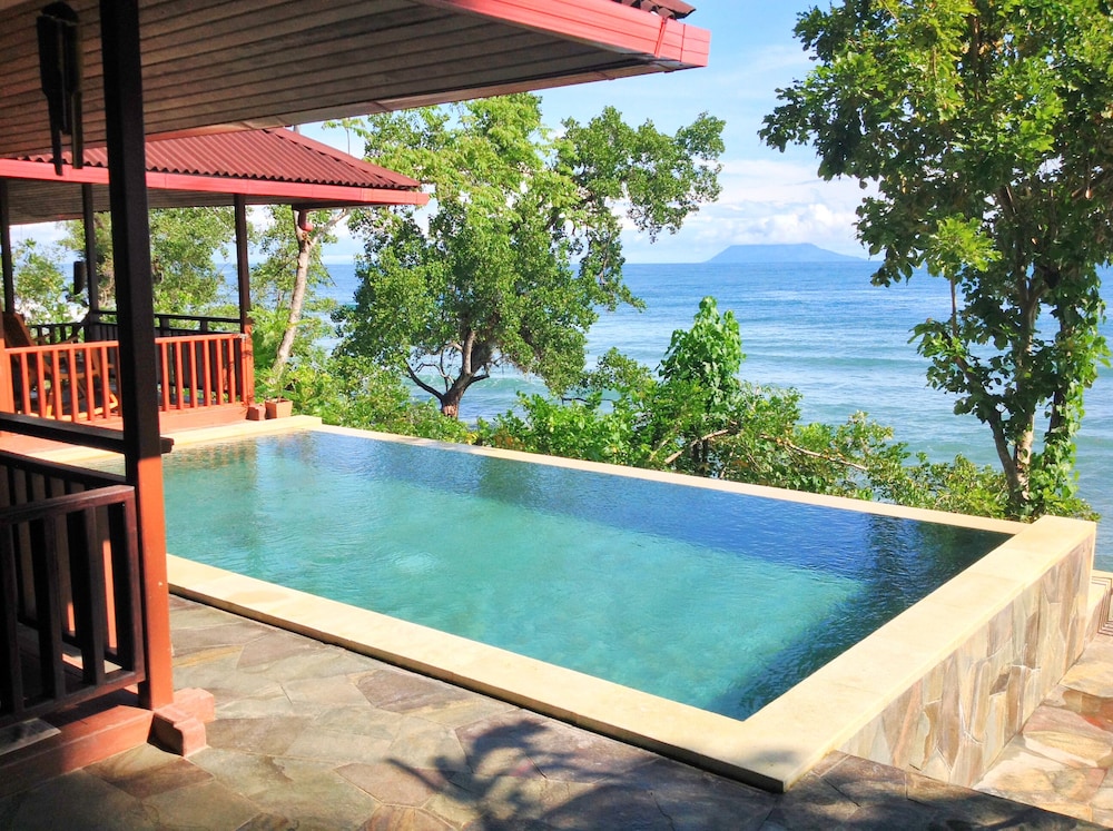 Your Luxury Villa on the Beach in Manado, Indonesia