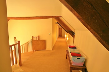 Weirmarsh Big Barn Large Barn Conversion With Large Hot Tub And