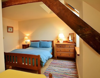 Weirmarsh Big Barn Large Barn Conversion With Large Hot Tub And