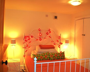 Weirmarsh Big Barn Large Barn Conversion With Large Hot Tub And