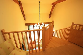 Weirmarsh Big Barn Large Barn Conversion With Large Hot Tub And