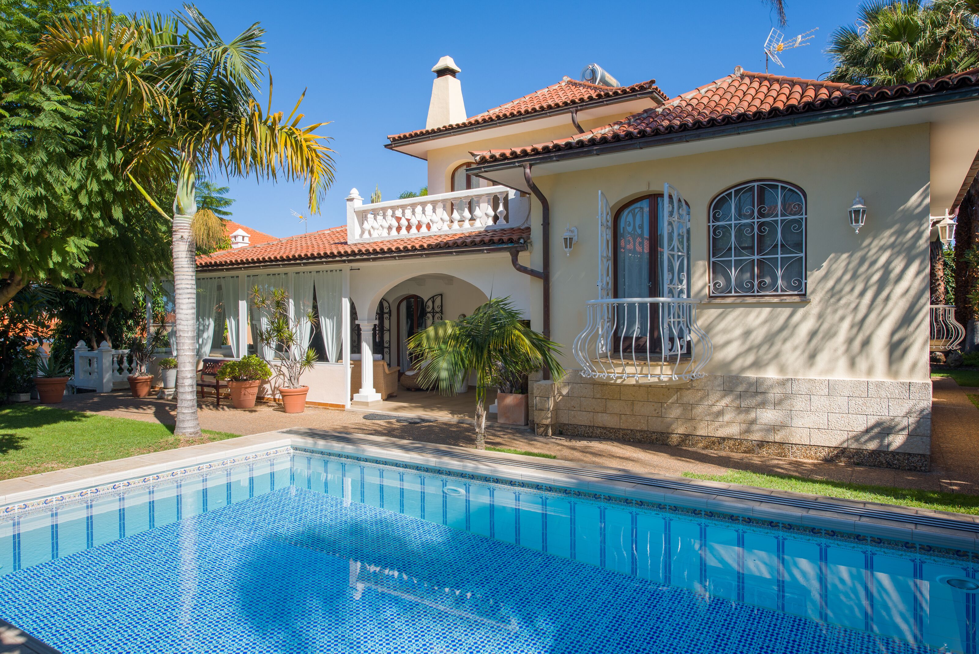 950 m2 Property With Private Pool & Sauna at Coastal Area Near Puerto De La Cruz in Santa Ursula in Santa Ursula, Spain