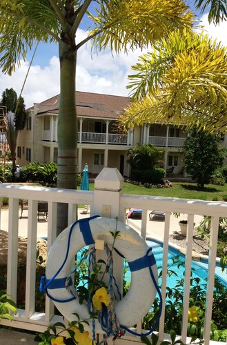 Delightful 2 Bed Apt, sea & Pool Views to Front & Rear in Speightstown, Barbados