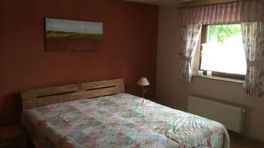 2 Schlafzimmer, Babybetten, Internetzugang, Bettwäsche