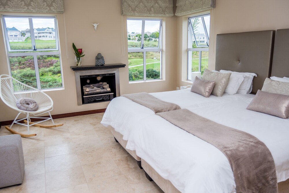 Room, Modern house, solar heated pool & fantastic view, in the Kingswood Golf Resort