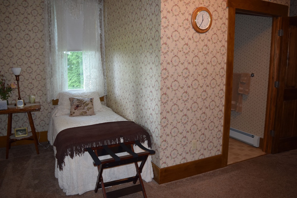 Central Pennsylvania ShoffRead Century Farmhouse Vacation Rental