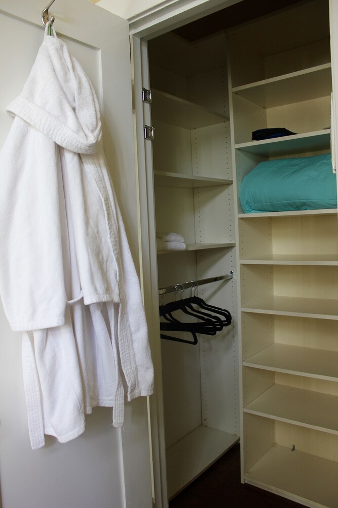 Upscale Studio in Exclusive Claremont Neighborhood of Berkeley