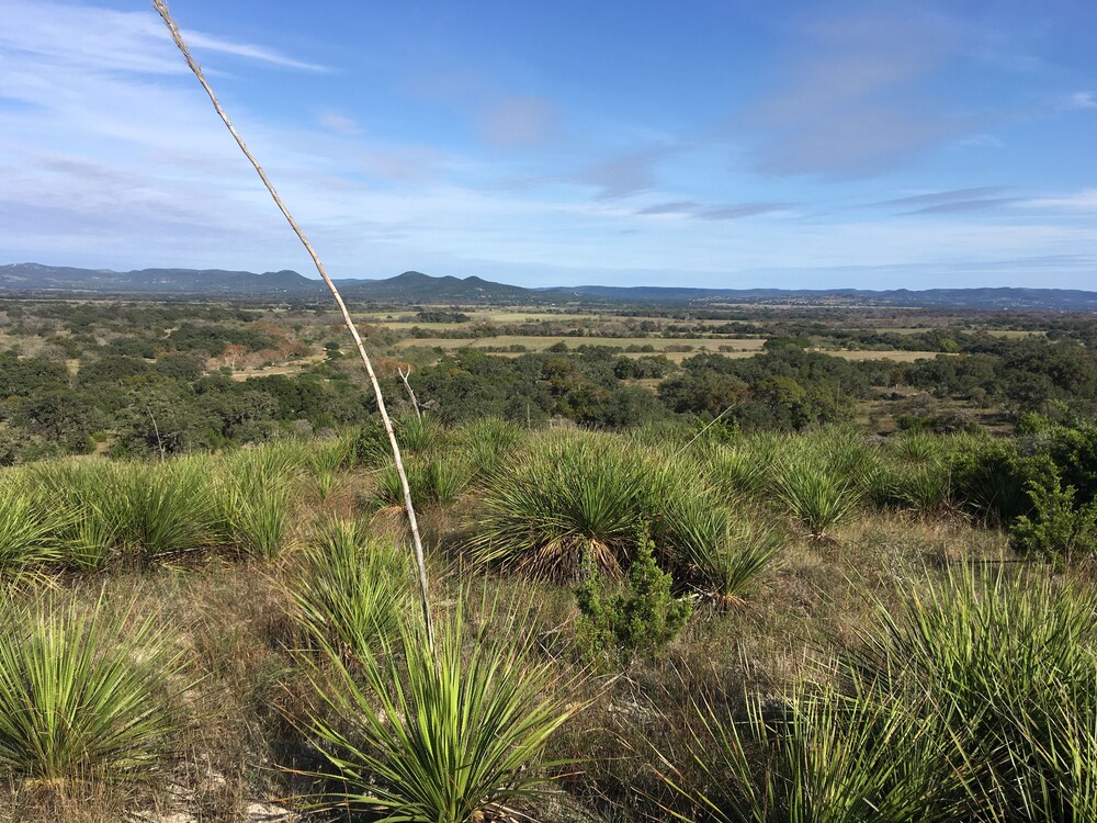 Four Sisters Ranch Cabin Hike 500 Acres Near Lost Maples