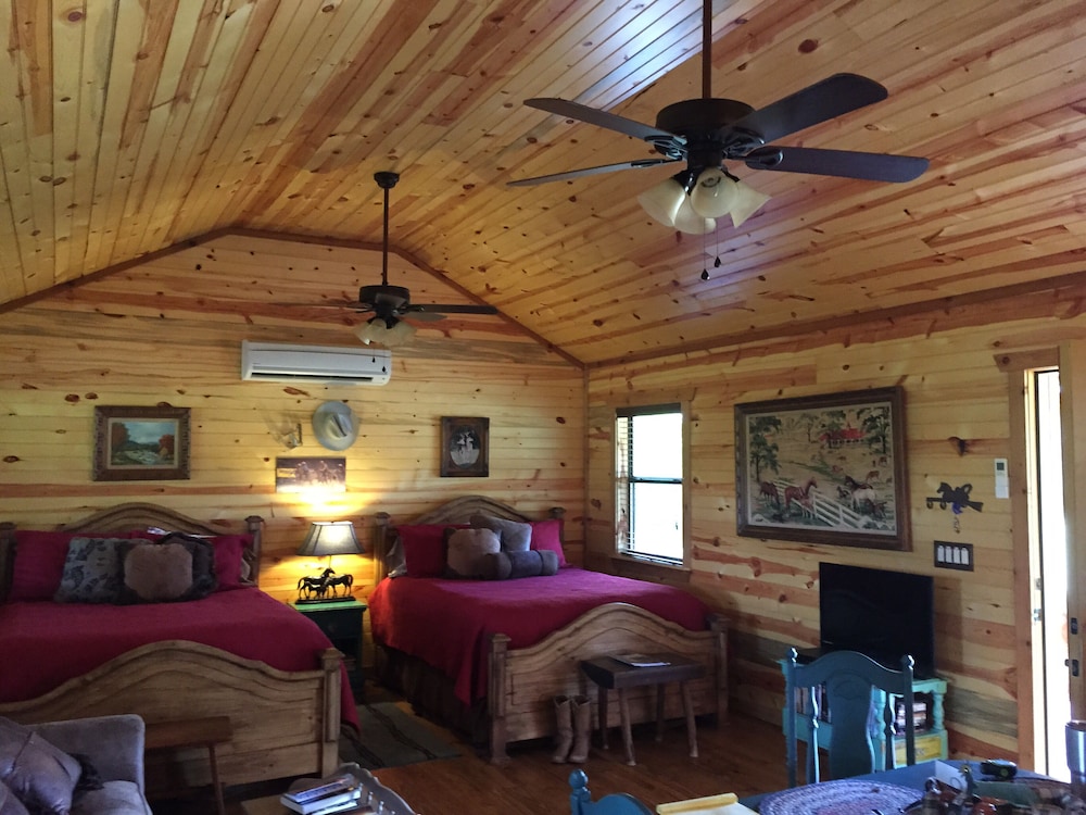 Four Sisters Ranch Cabin Hike 500 Acres Near Lost Maples