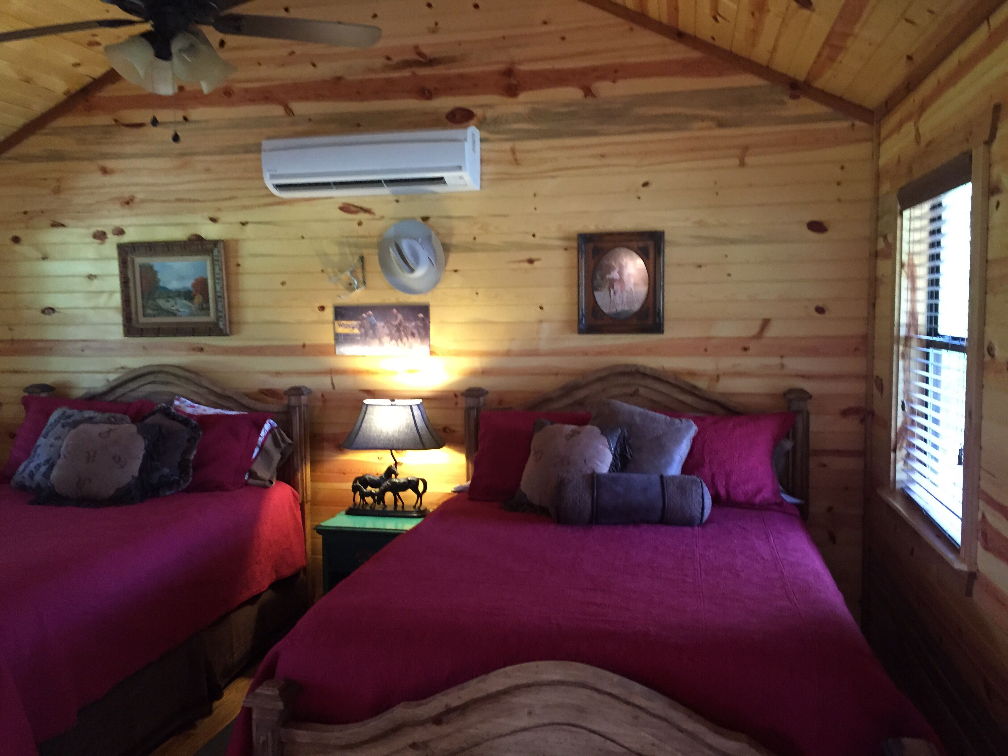 Four Sisters Ranch Cabin Hike 500 Acres Near Lost Maples