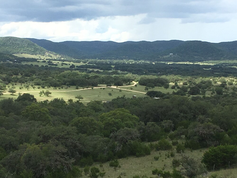 Four Sisters Ranch Cabin Hike 500 Acres Near Lost Maples