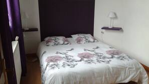 2 chambres, fer et planche à repasser, Wi-Fi, draps fournis