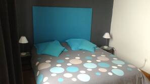 2 chambres, fer et planche à repasser, Wi-Fi, draps fournis