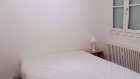 1 chambre, fer et planche à repasser, Wi-Fi, draps fournis