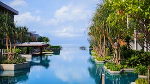 3 kolam renang outdoor