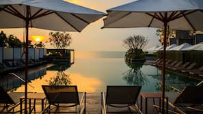 3 kolam renang outdoor
