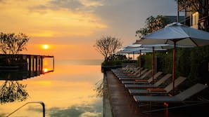 3 kolam renang outdoor