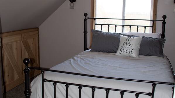 2 bedrooms, iron/ironing board, Internet, bed sheets