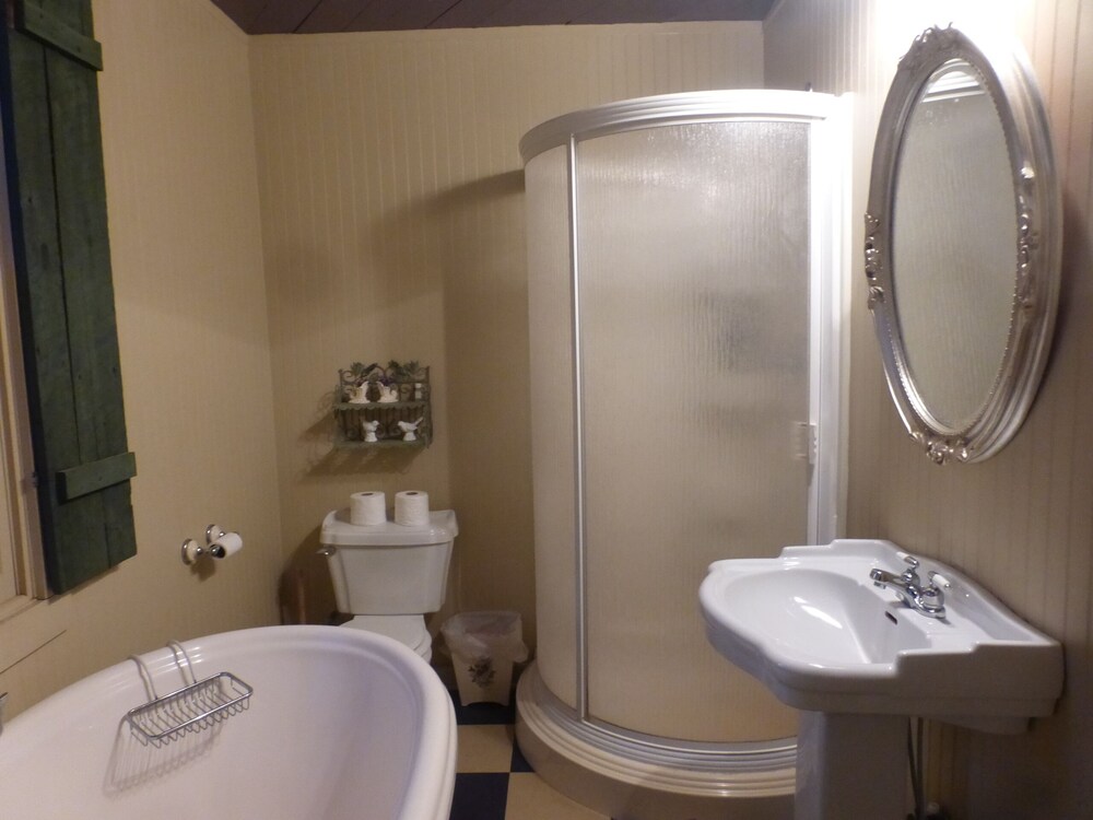 Cozy Cottage at Lavender Farm near Jack Daniel's Distillery, with