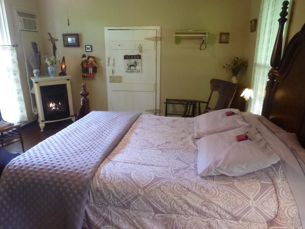 Cozy Cottage at Lavender Farm near Jack Daniel's Distillery, with