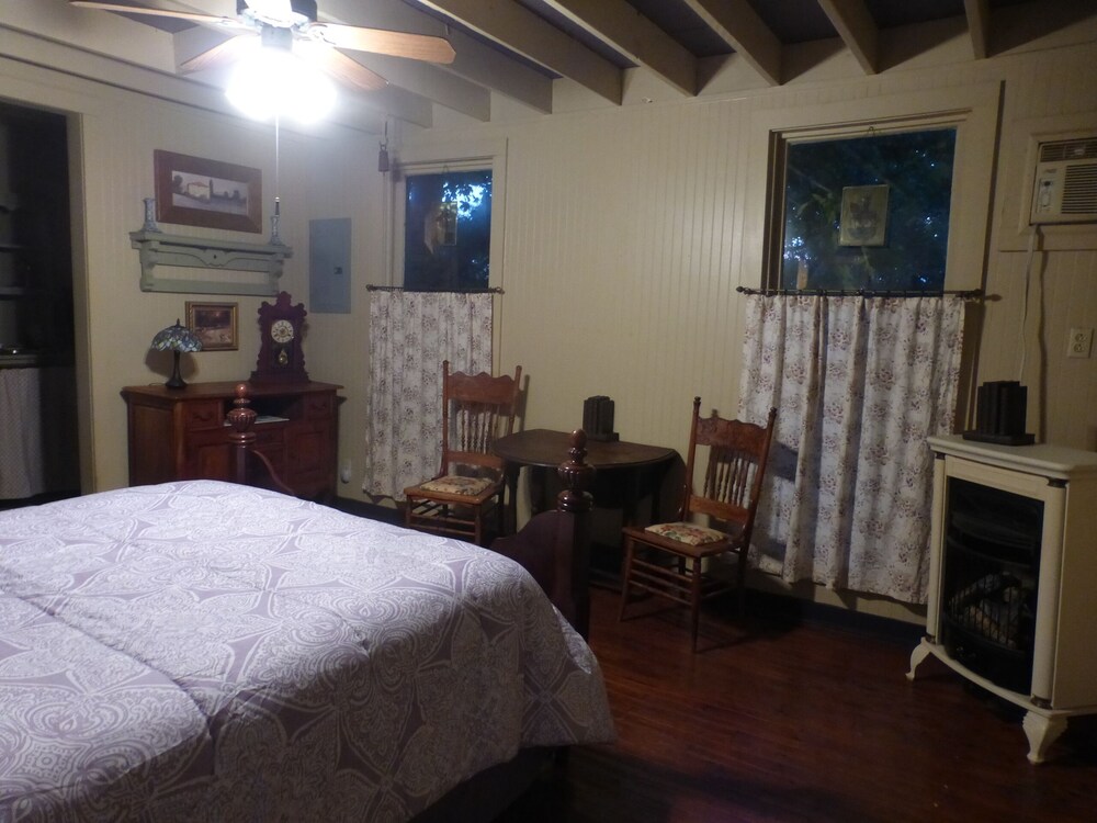 Cozy Cottage at Lavender Farm near Jack Daniel's Distillery, with