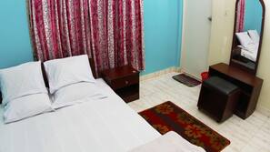 Premium bedding, desk, rollaway beds, free WiFi