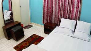 Premium bedding, desk, rollaway beds, free WiFi